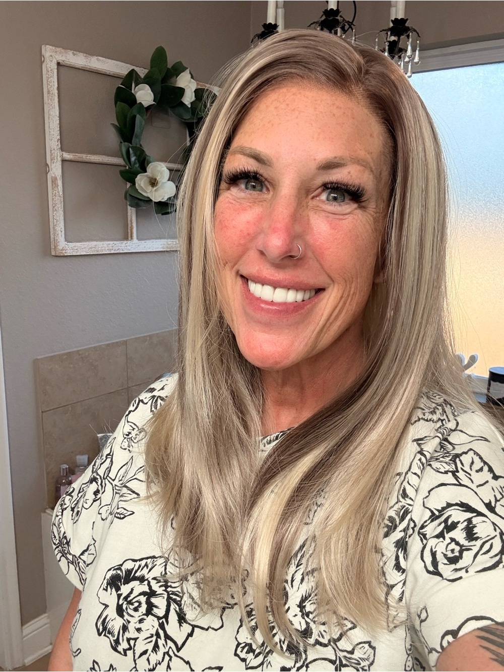 Chelsey Smith Crowns - Hudson (Royalty) Standard wig in Blonde - Picture 2 of 3